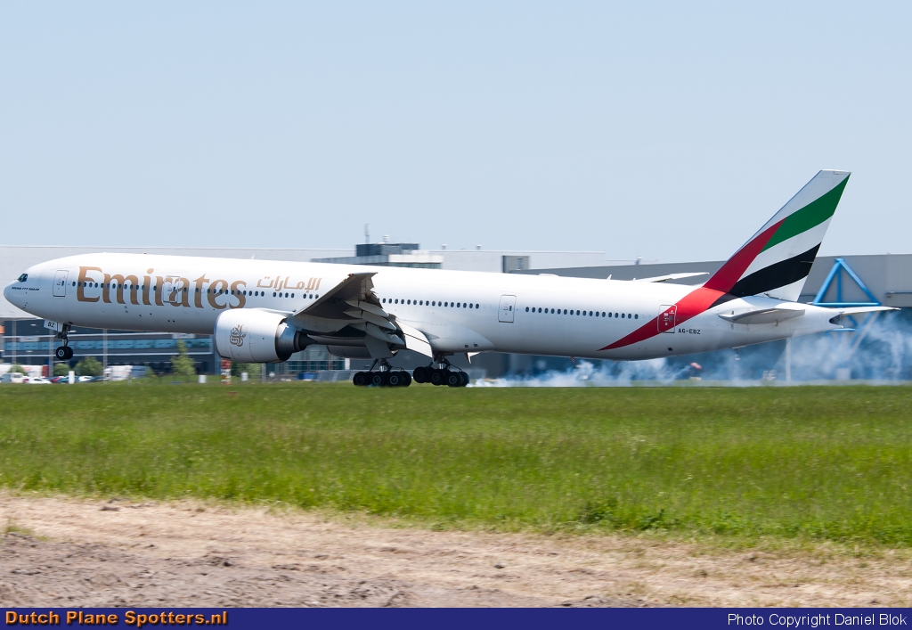 A6-EBZ Boeing 777-300 Emirates by Daniel Blok