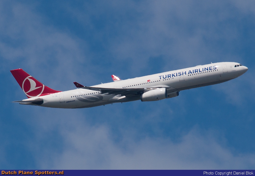 TC-JNL Airbus A330-300 Turkish Airlines by Daniel Blok