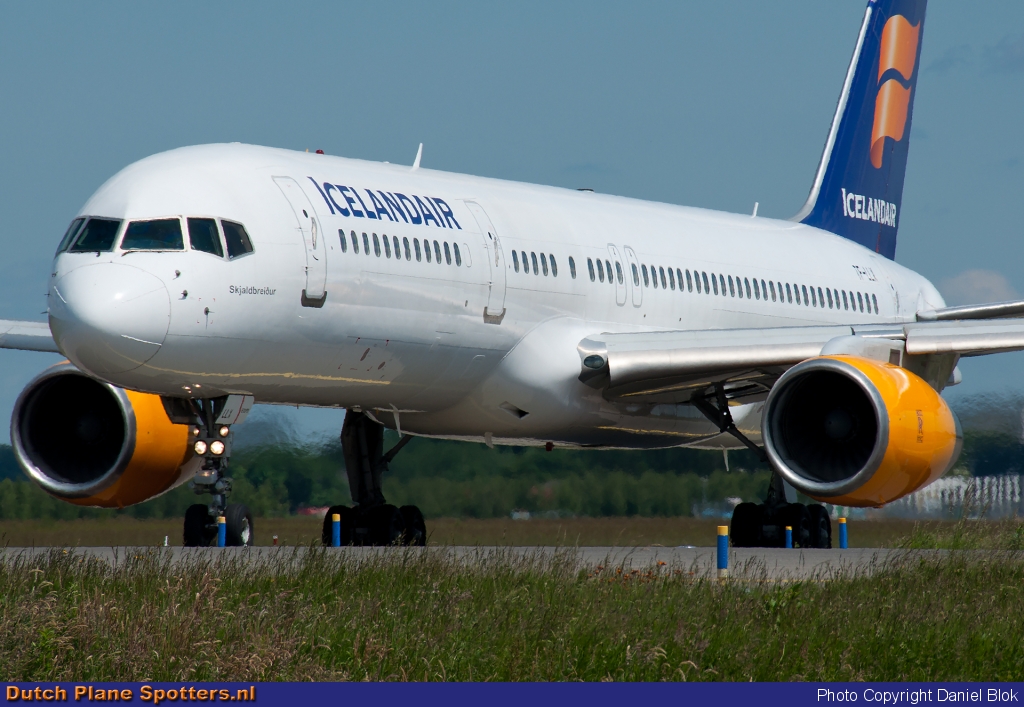 TF-LLX Boeing 757-200 Icelandair by Daniel Blok