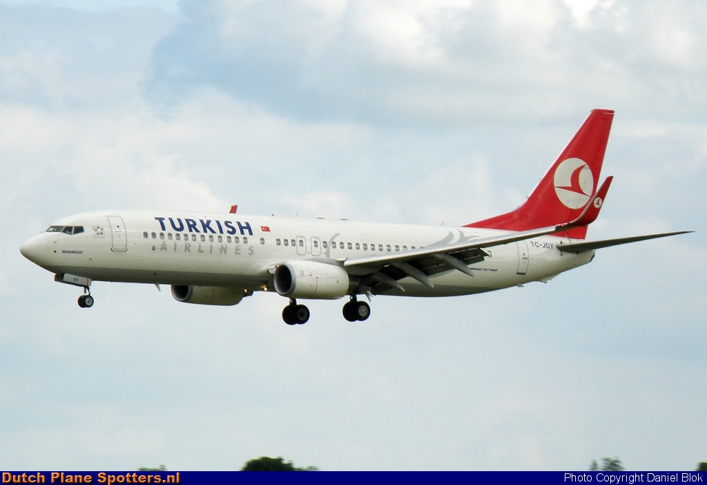 TC-JGY Boeing 737-800 Turkish Airlines by Daniel Blok