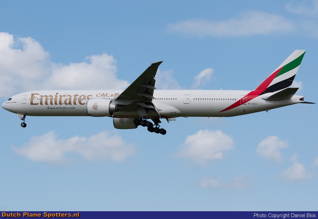 A6-ECV Boeing 777-300 Emirates by Daniel Blok
