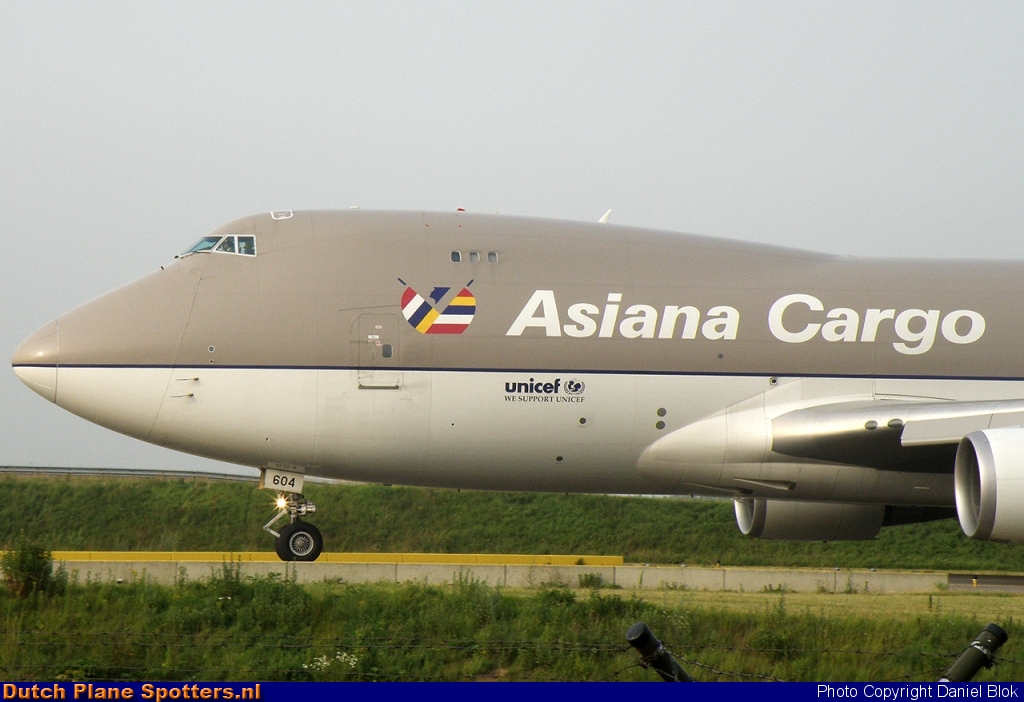 HL7604 Boeing 747-400 Asiana Cargo by Daniel Blok