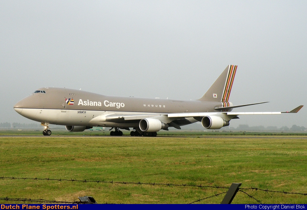 HL7604 Boeing 747-400 Asiana Cargo by Daniel Blok