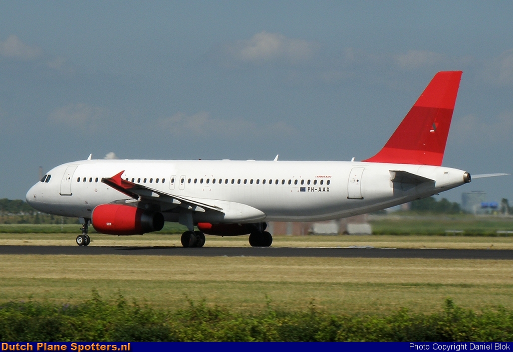 PH-AAX Airbus A320 Amsterdam Airlines by Daniel Blok