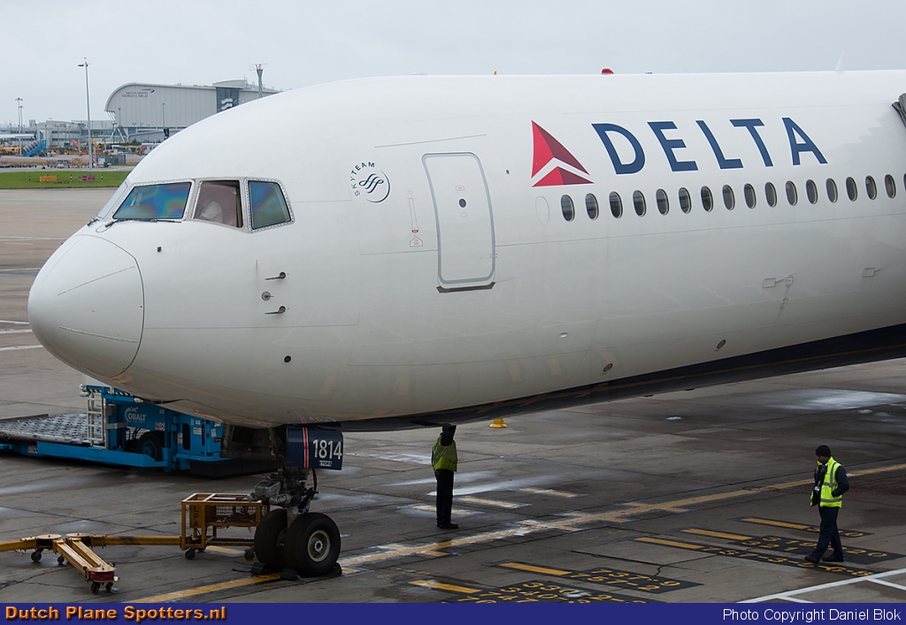 N838MH Boeing 767-400 Delta Airlines by Daniel Blok