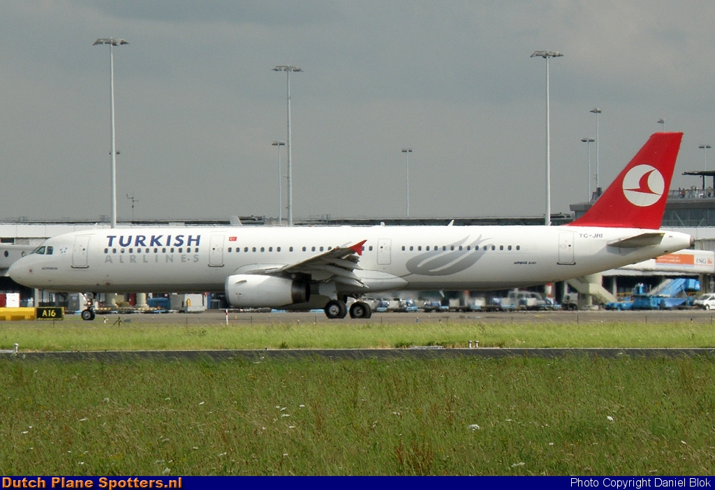 TC-JRI Airbus A321 Turkish Airlines by Daniel Blok