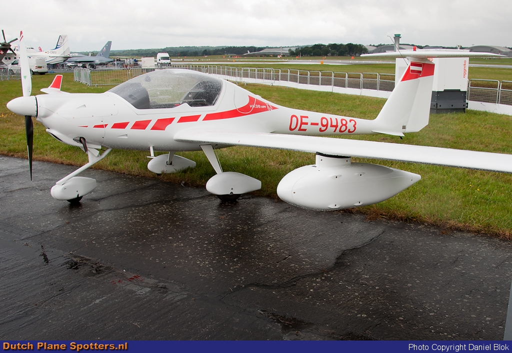 OE-9483 Diamond HK-36 Super Dimona Diamond Aircraft by Daniel Blok
