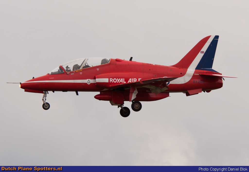 XX266 BAe Hawk T1 MIL - British Royal Air Force (Red Arrows) by Daniel Blok