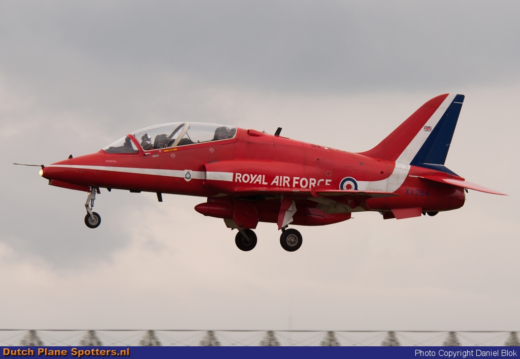 XX264 BAe Hawk T1 MIL - British Royal Air Force (Red Arrows) by Daniel Blok