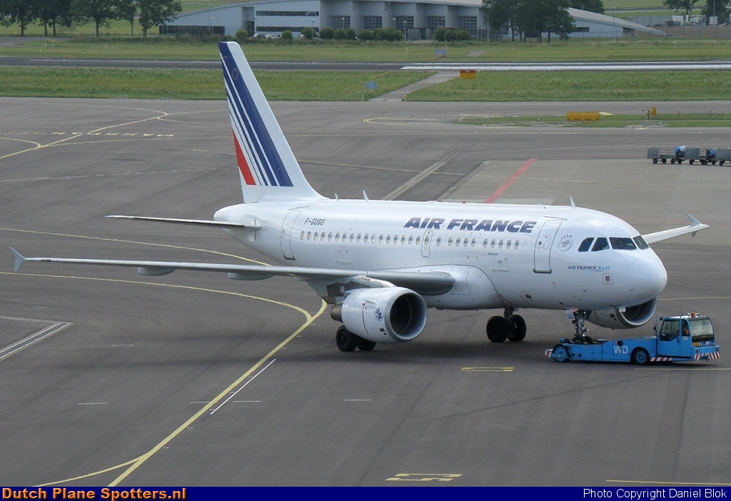 F-GUGO Airbus A318 Air France by Daniel Blok