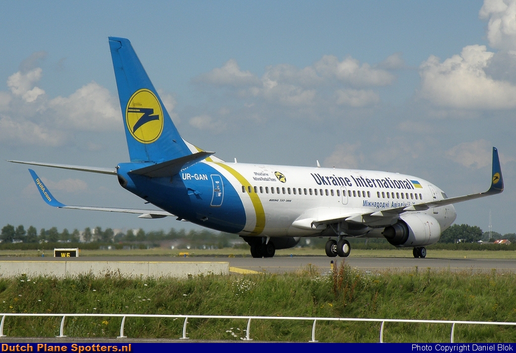 UR-GAN Boeing 737-700 Ukraine International Airlines by Daniel Blok