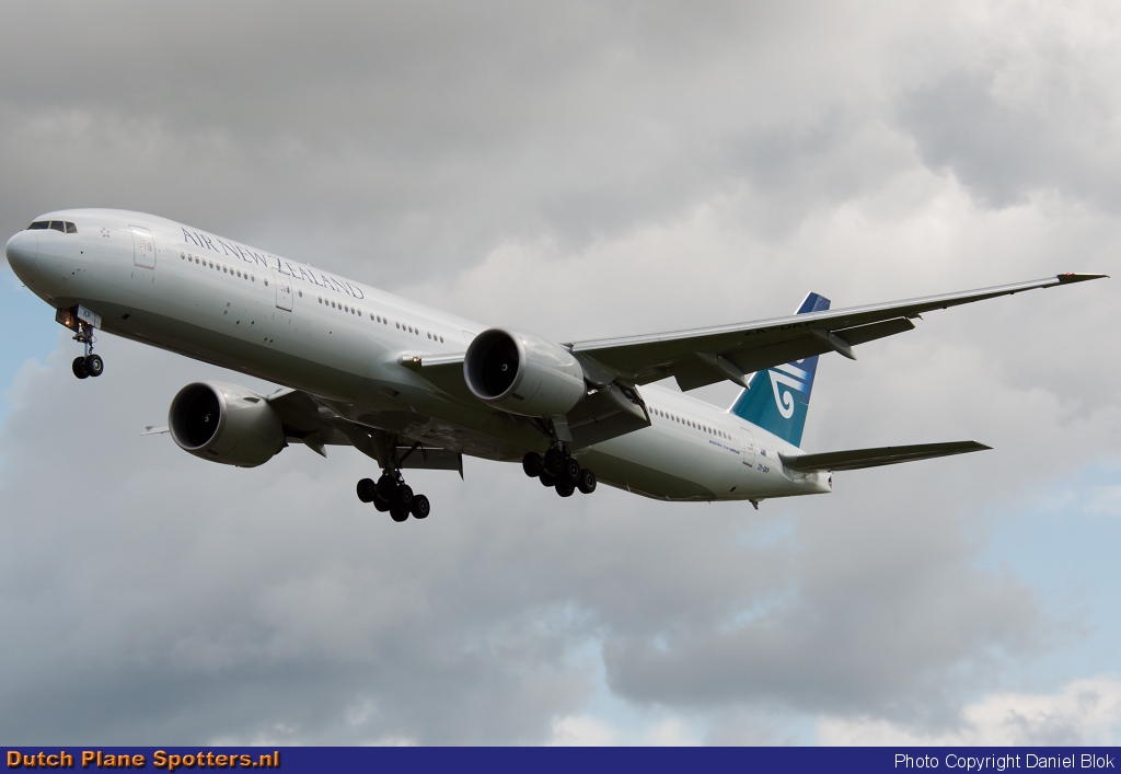ZK-OKP Boeing 777-300 Air New Zealand by Daniel Blok