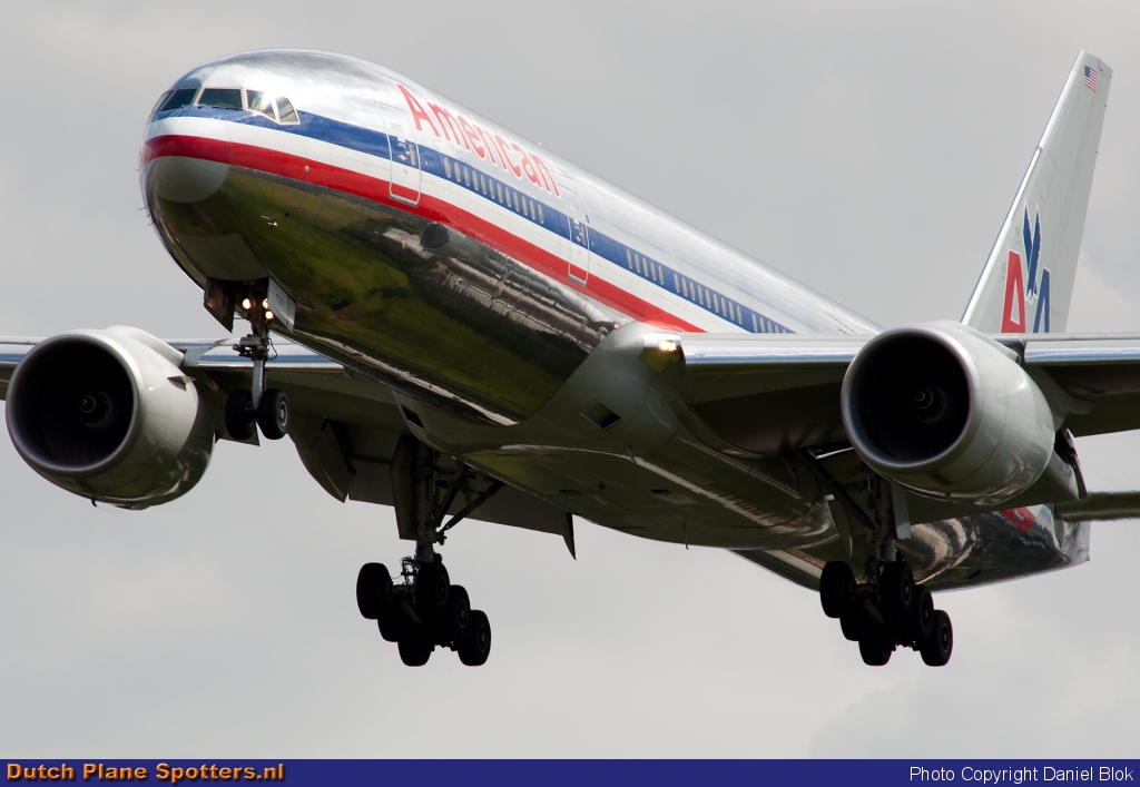 N768AA Boeing 777-200 American Airlines by Daniel Blok