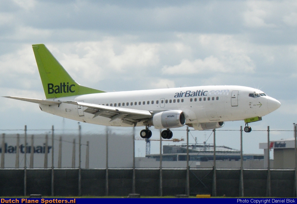 YL-BBF Boeing 737-500 Air Baltic by Daniel Blok