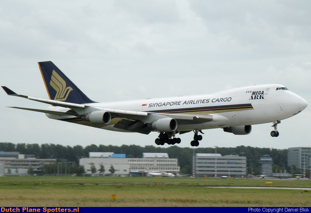 9V-SFJ Boeing 747-400 Singapore Airlines Cargo by Daniel Blok