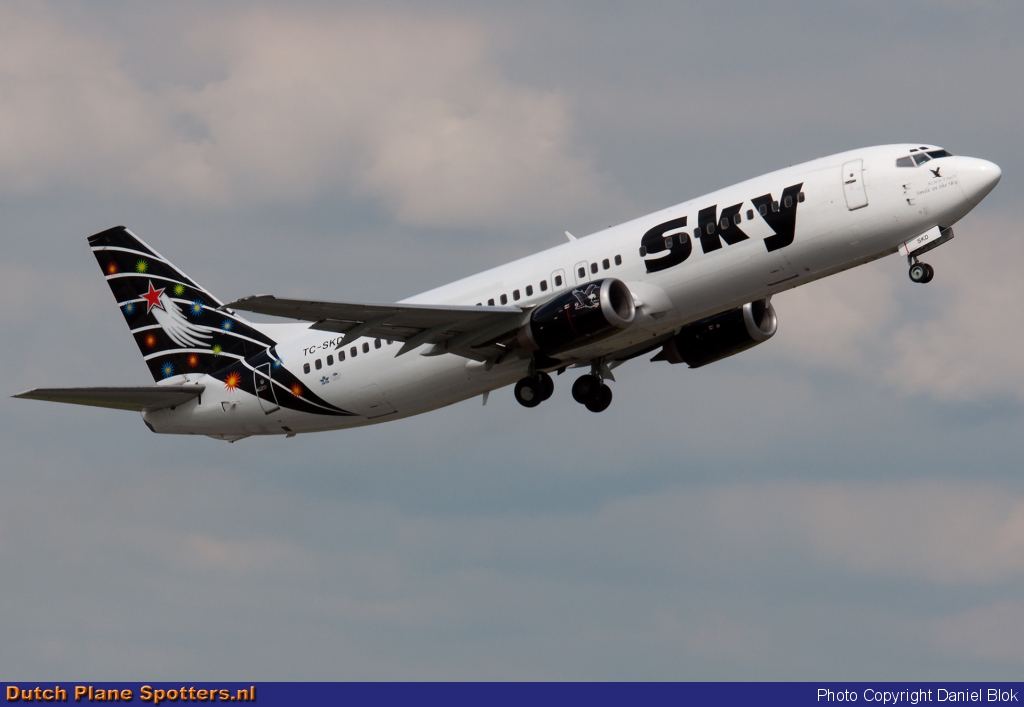 TC-SKD Boeing 737-400 Sky Airlines by Daniel Blok