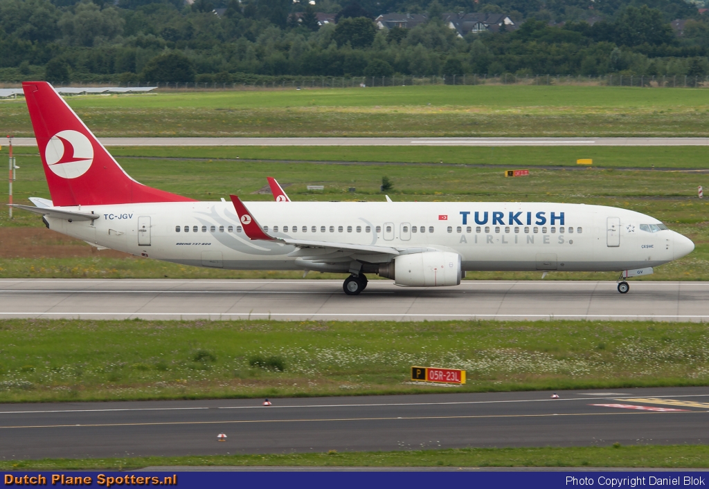 TC-JGV Boeing 737-800 Turkish Airlines by Daniel Blok