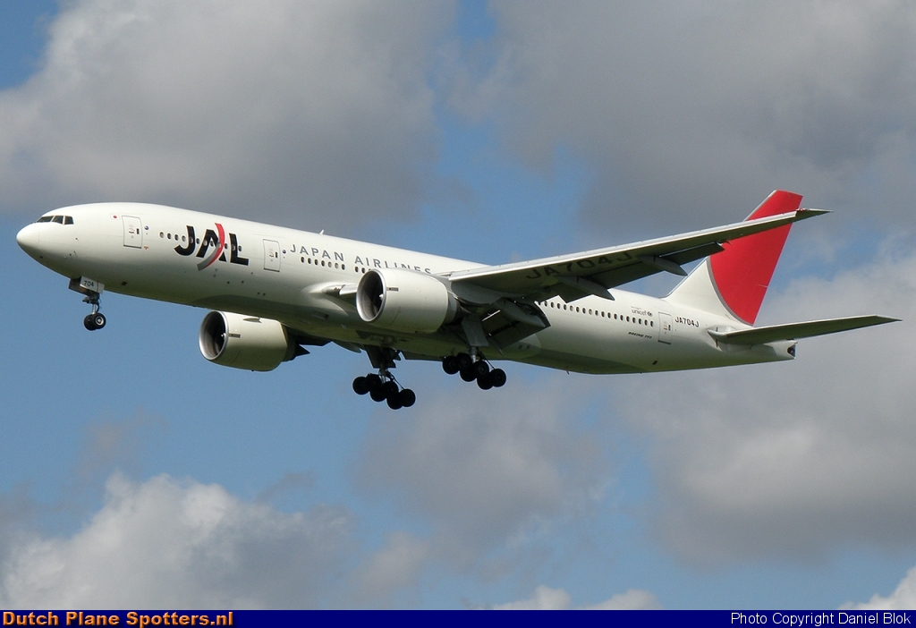 JA704J Boeing 777-200 JAL - Japan Airlines by Daniel Blok