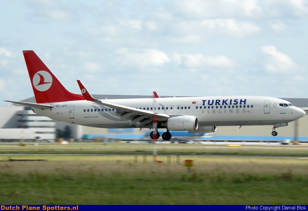 TC-JFY Boeing 737-800 Turkish Airlines by Daniel Blok