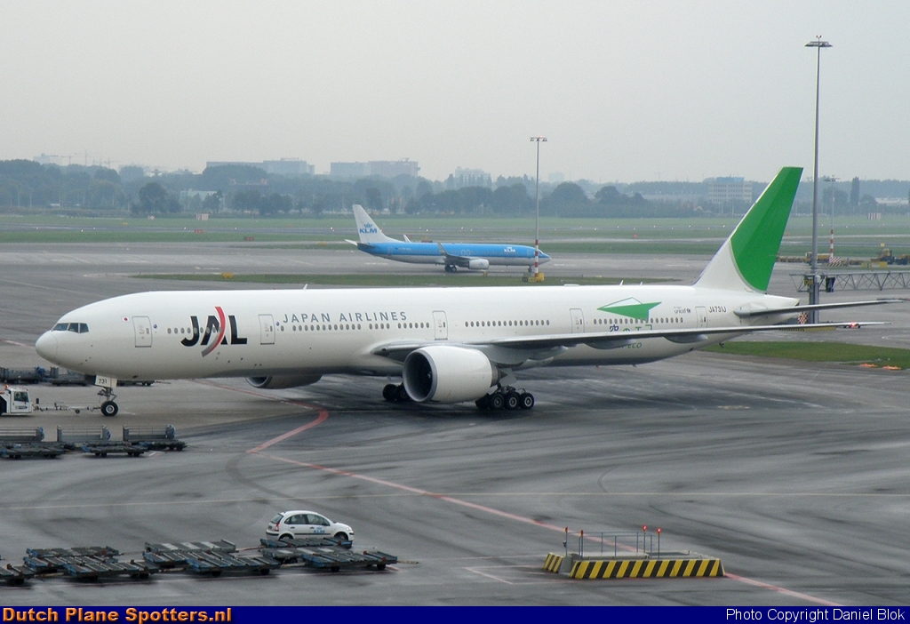 JA731J Boeing 777-300 JAL - Japan Airlines by Daniel Blok