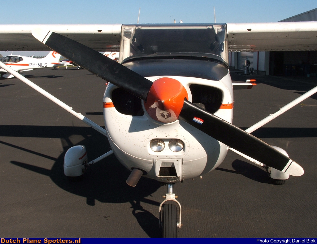 PH-MDF Cessna 172 Skyhawk Martinair Vliegschool by Daniel Blok