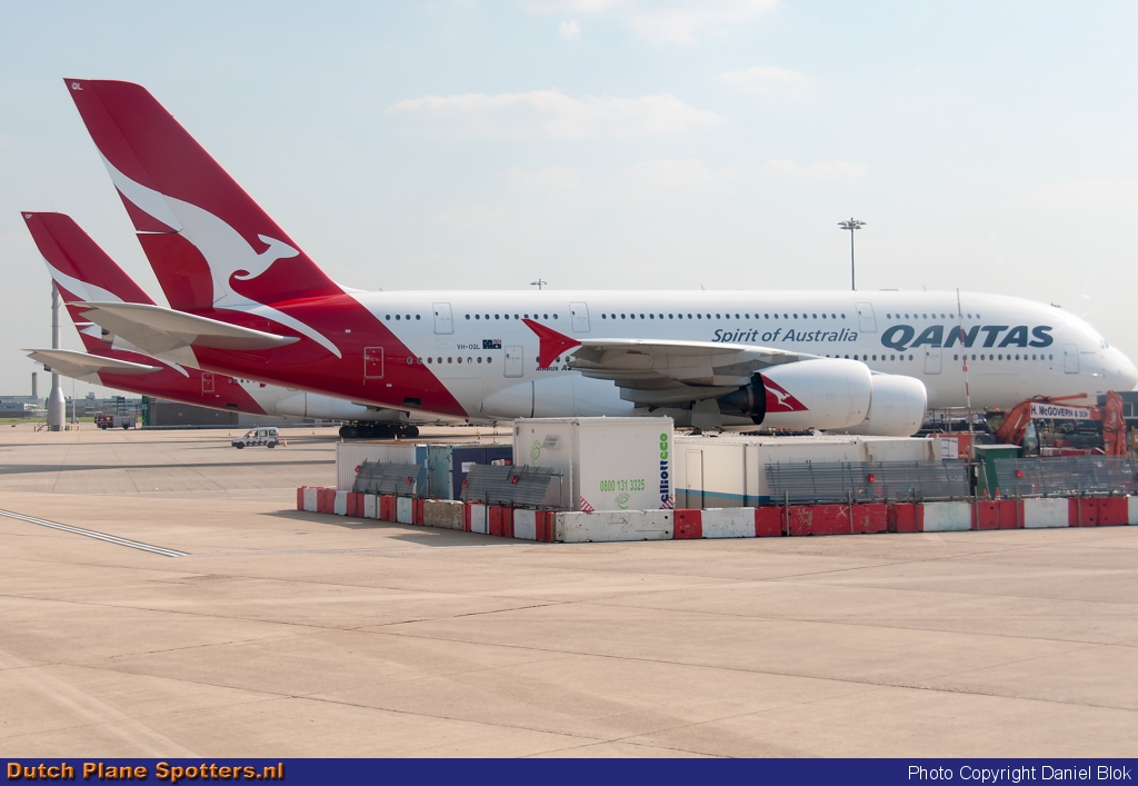 VH-OQL Airbus A380-800 Qantas by Daniel Blok