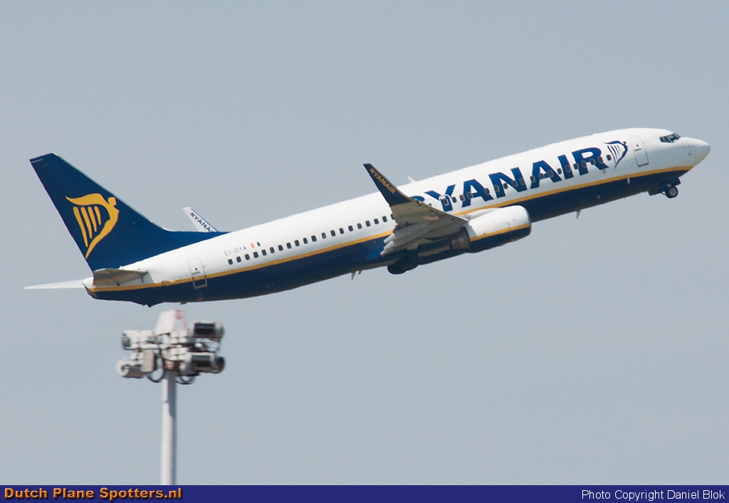 EI-DYA Boeing 737-800 Ryanair by Daniel Blok