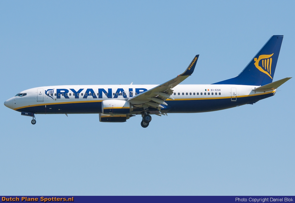 EI-ESX Boeing 737-800 Ryanair by Daniel Blok