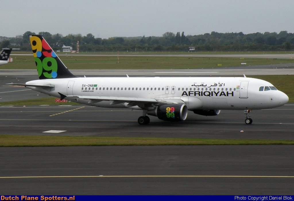 5A-ONB Airbus A320 Afriqiyah Airways by Daniel Blok