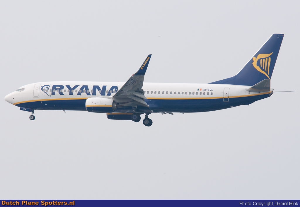 EI-EVE Boeing 737-800 Ryanair by Daniel Blok