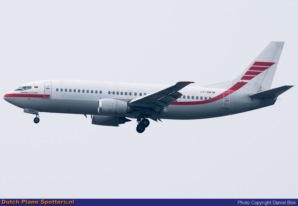 LY-SKW Boeing 737-300 Aurela by Daniel Blok