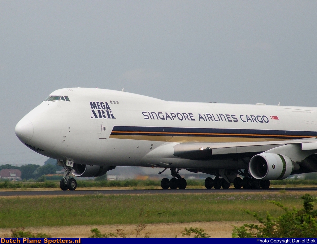 9V-SFP Boeing 747-400 Singapore Airlines Cargo by Daniel Blok