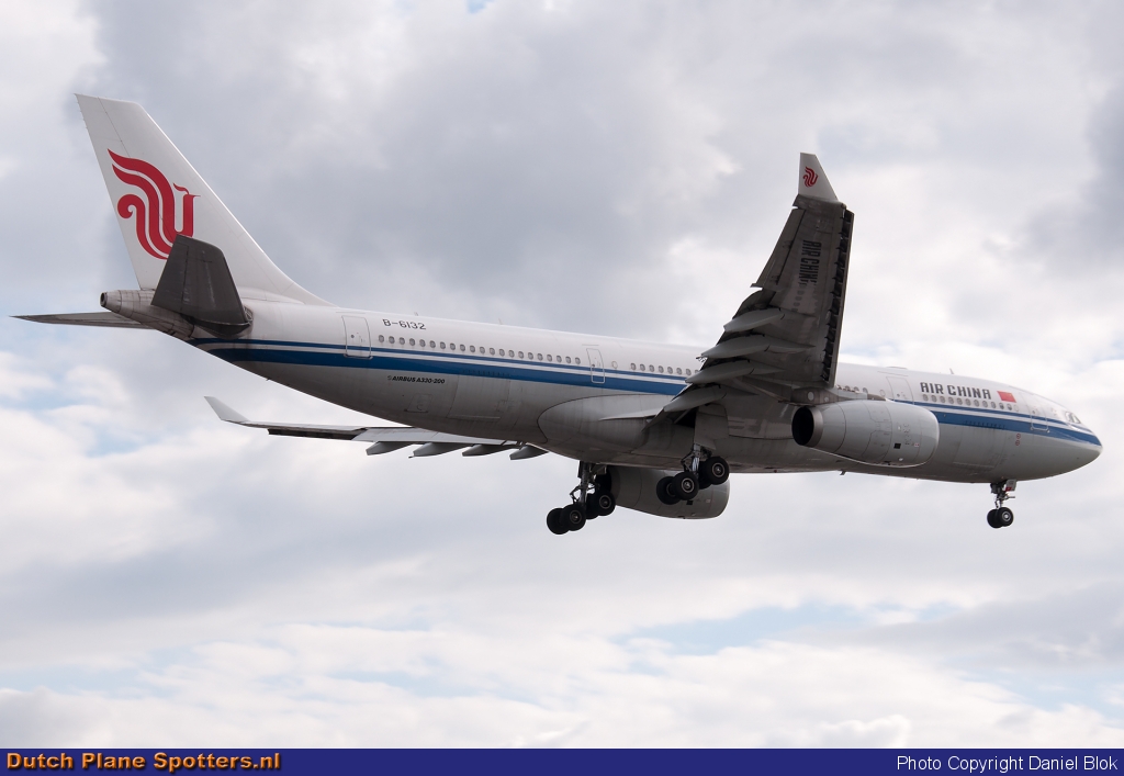B-6132 Airbus A330-200 Air China by Daniel Blok