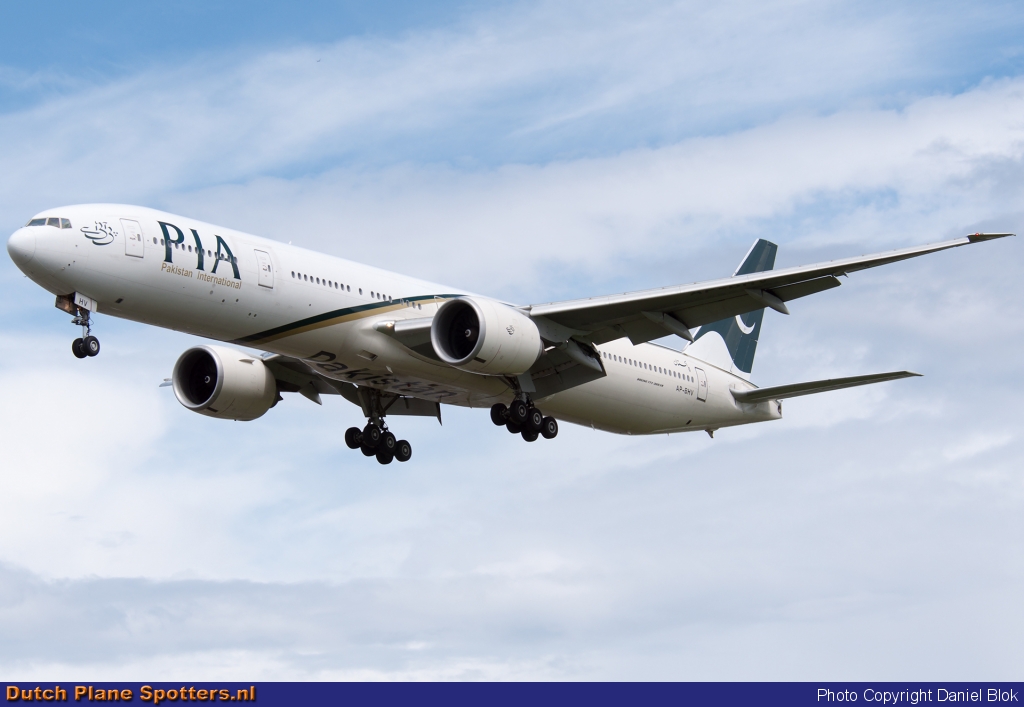 AP-BHV Boeing 777-300 PIA Pakistan International Airlines by Daniel Blok
