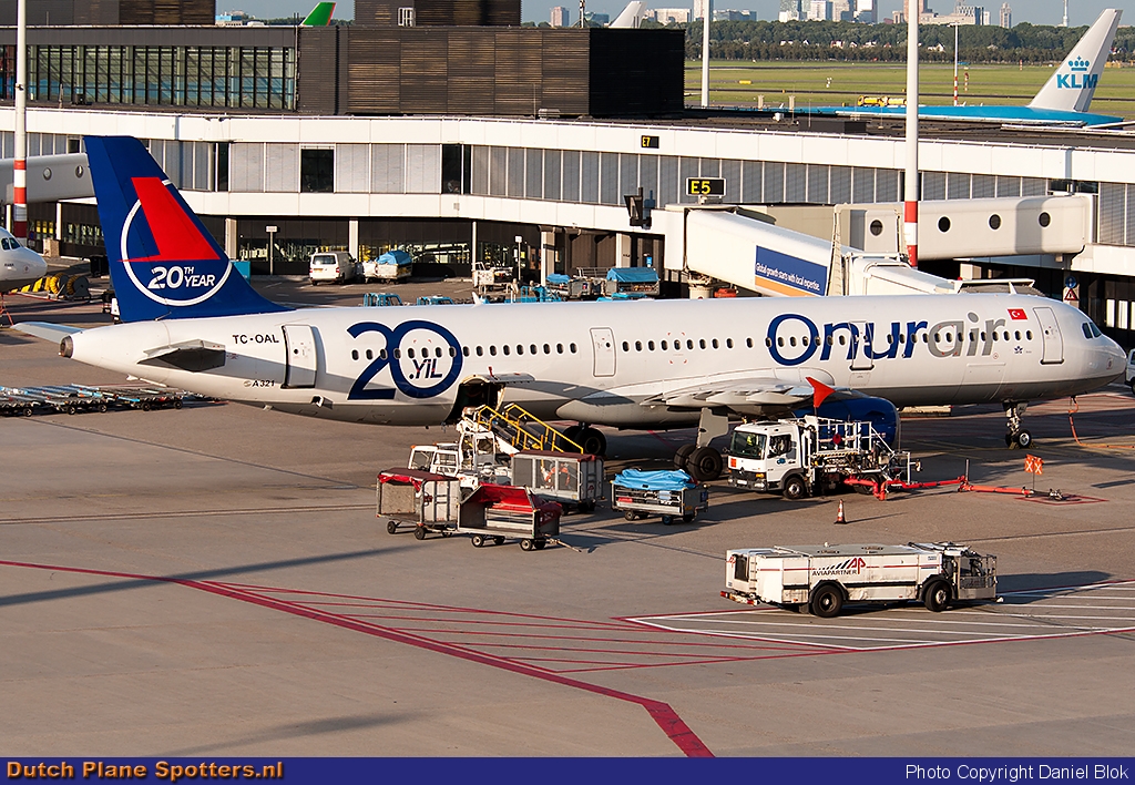 TC-OAL Airbus A321 Onur Air by Daniel Blok