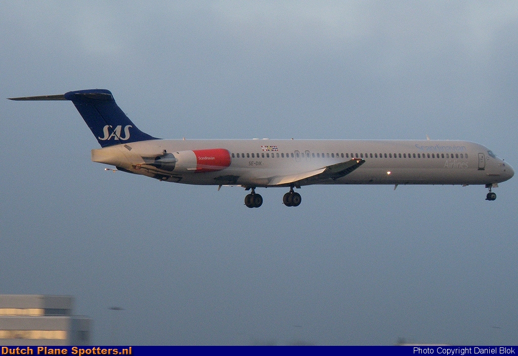SE-DIK McDonnell Douglas MD-82 SAS Scandinavian Airlines by Daniel Blok