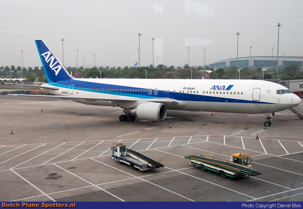 JA604A Boeing 767-300 All Nippon Airlines by Daniel Blok