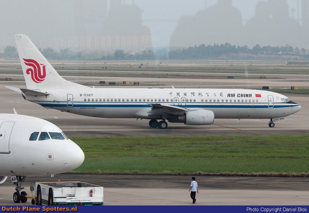 B-5327 Boeing 737-800 Air China by Daniel Blok