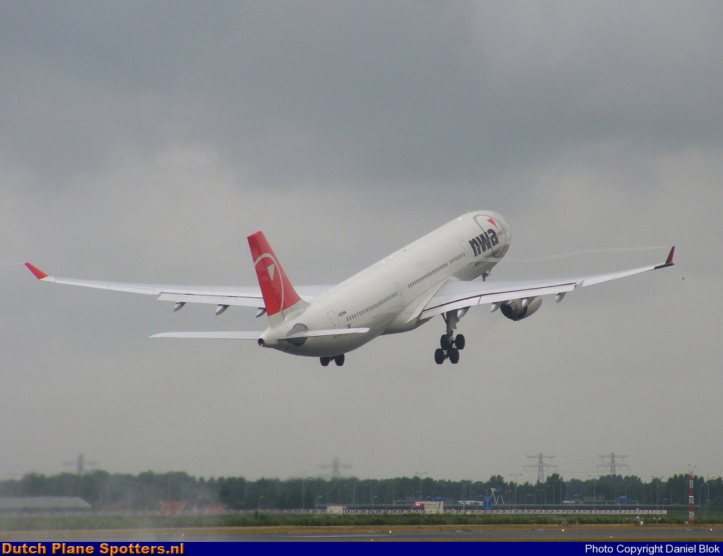 N819NW Airbus A330-300 Northwest Airlines by Daniel Blok