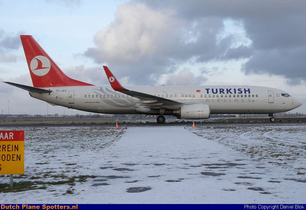 TC-JFC Boeing 737-800 Turkish Airlines by Daniel Blok