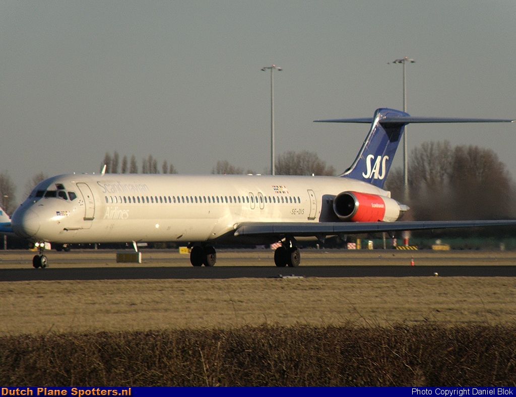 SE-DIS McDonnell Douglas MD-81 SAS Scandinavian Airlines by Daniel Blok