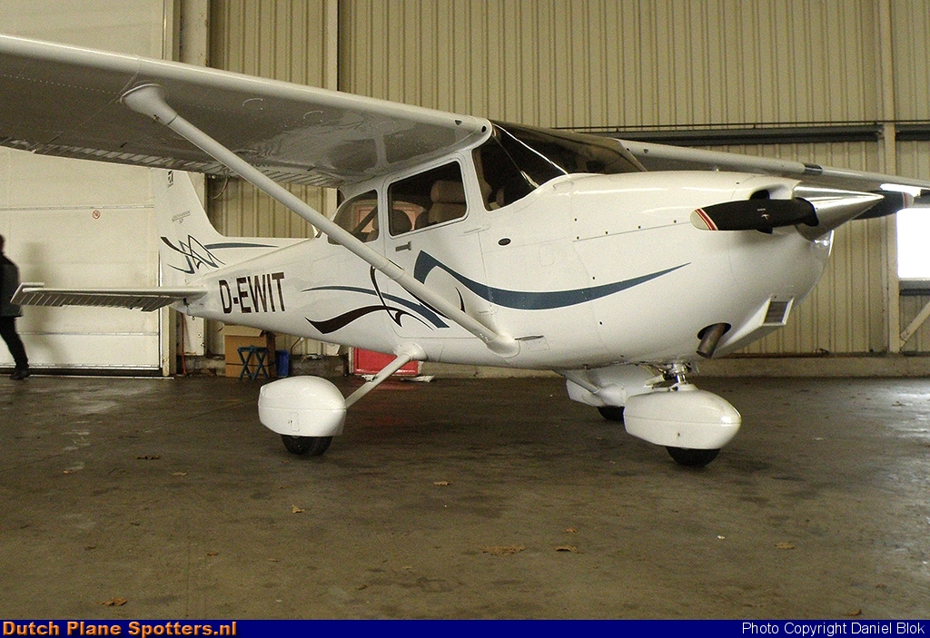 D-EWIT Cessna 172 Skyhawk Private by Daniel Blok