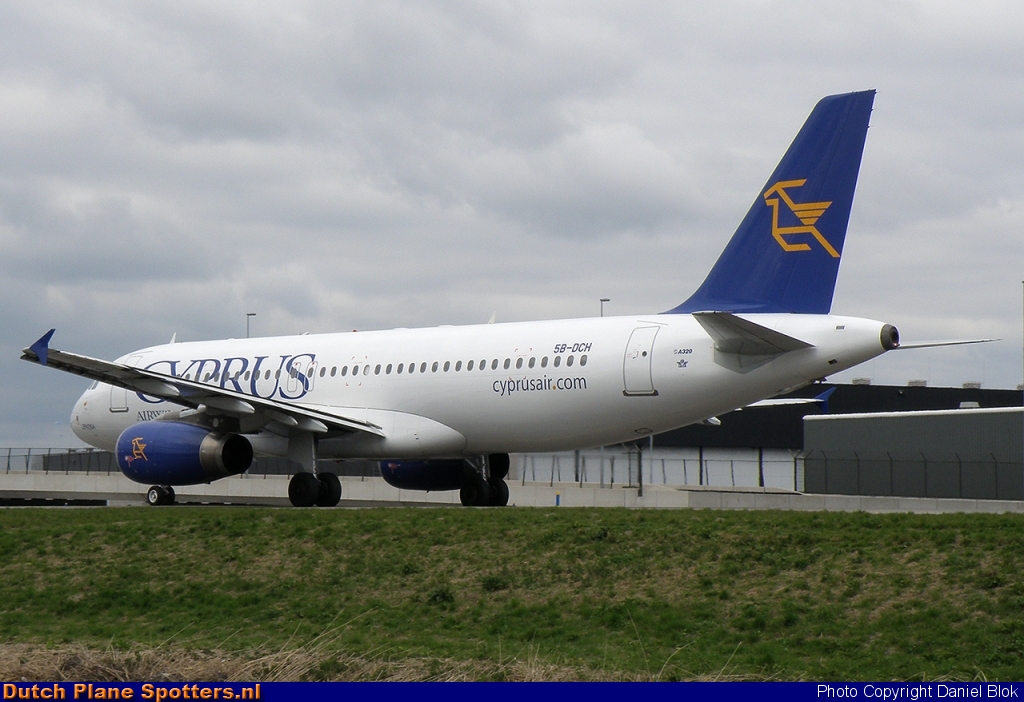 5B-DCH Airbus A320 Cyprus Airways by Daniel Blok