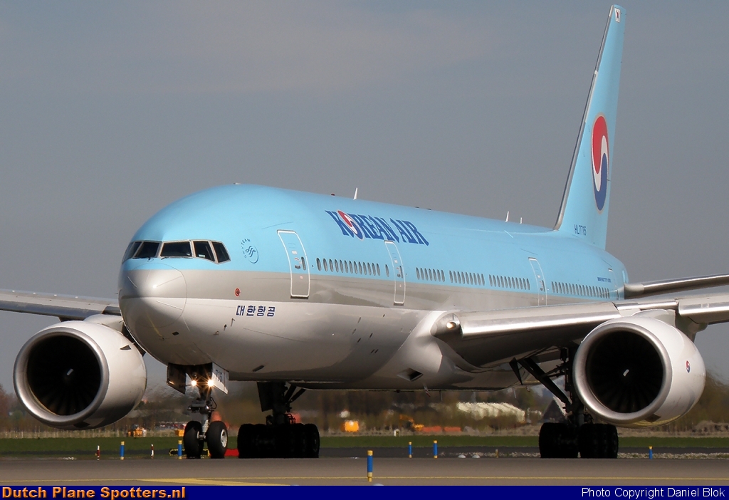 HL7715 Boeing 777-200 Korean Air by Daniel Blok