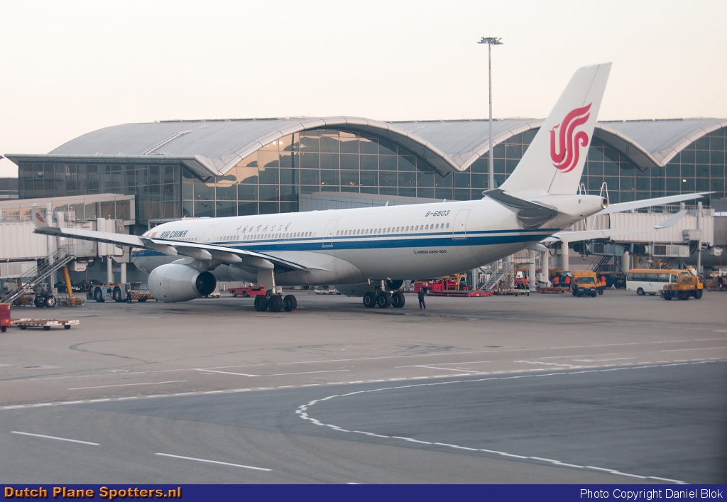 B-6503 Airbus A330-300 Air China by Daniel Blok