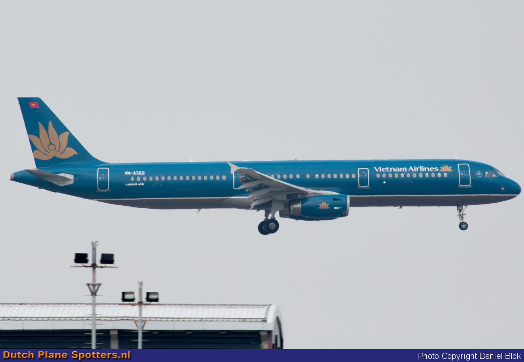 VN-A322 Airbus A321 Vietnam Airlines by Daniel Blok