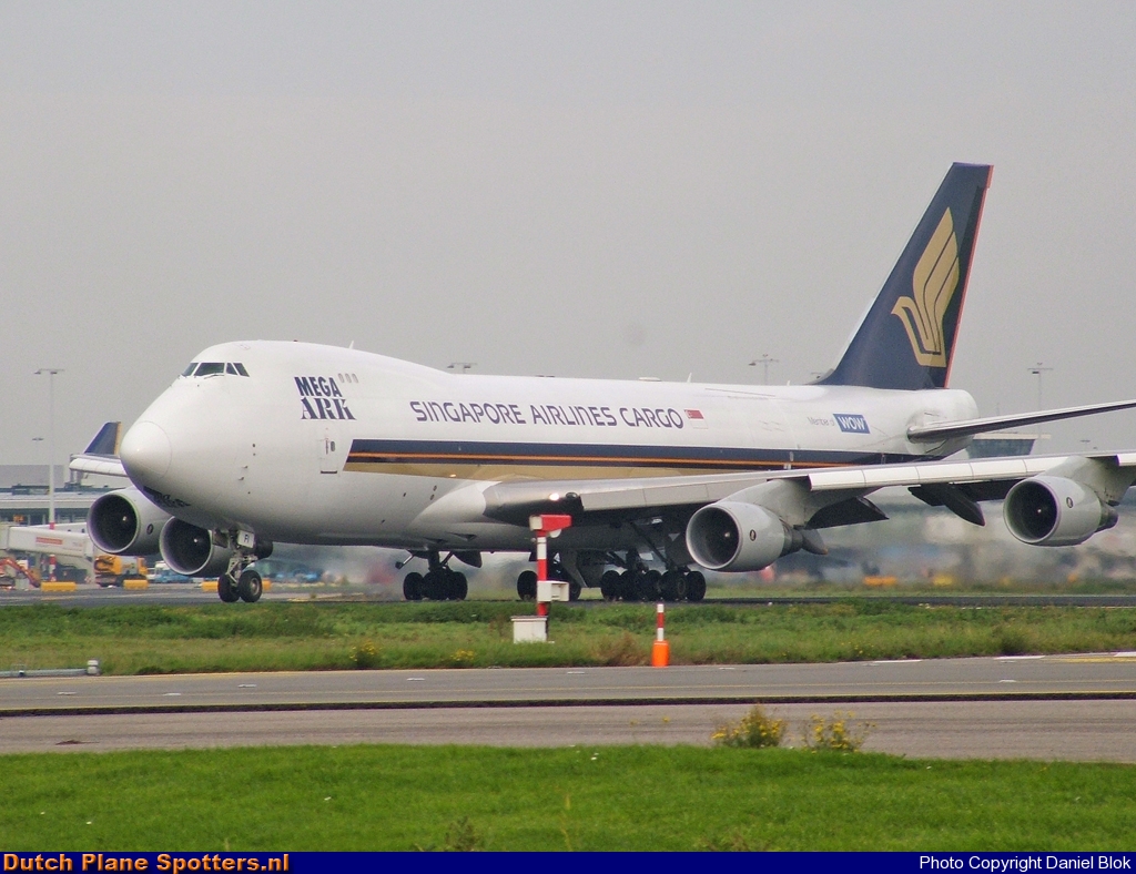 9V-SFI Boeing 747-400 Singapore Airlines Cargo by Daniel Blok