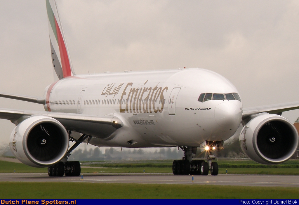 A6-EWJ Boeing 777-200 Emirates by Daniel Blok