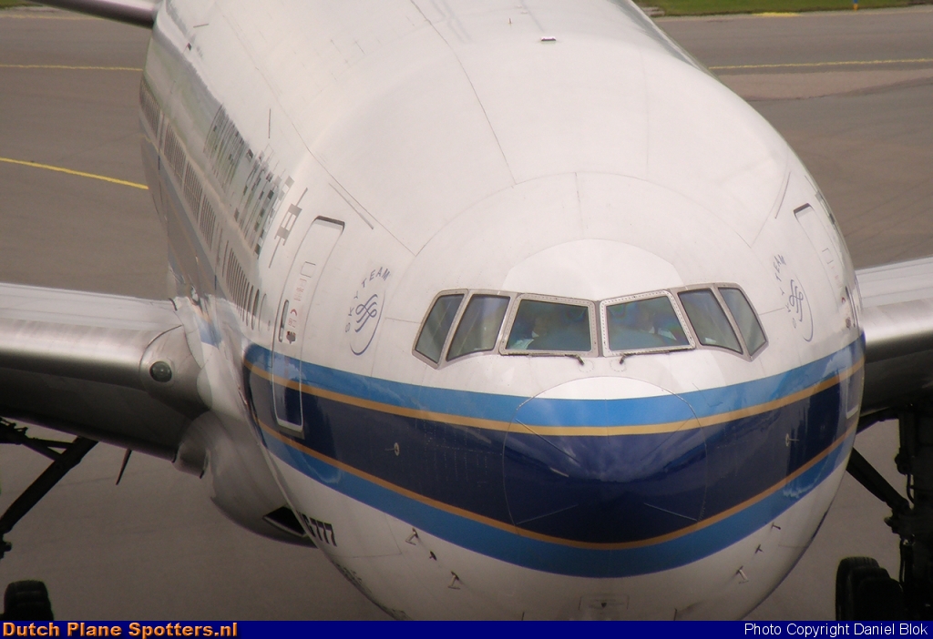 B-2070 Boeing 777-200 China Southern by Daniel Blok
