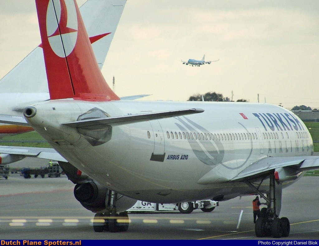 TC-JDA Airbus A310 Turkish Airlines by Daniel Blok